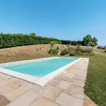 Villa In Piandimeleto With Pool & Sauna Βίλα