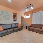 Villa In Piandimeleto With Pool & Sauna