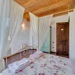 Villa In Piandimeleto With Pool & Sauna *