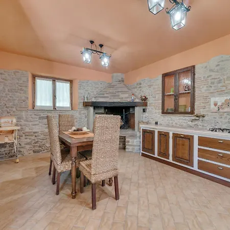 Villa In Piandimeleto With Pool & Sauna
