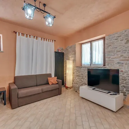 Villa In Piandimeleto With Pool & Sauna