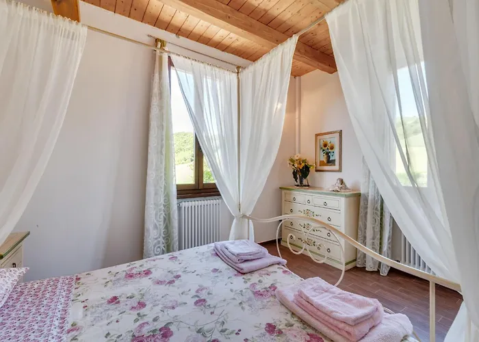 Villa Villa In Piandimeleto With Pool & Sauna